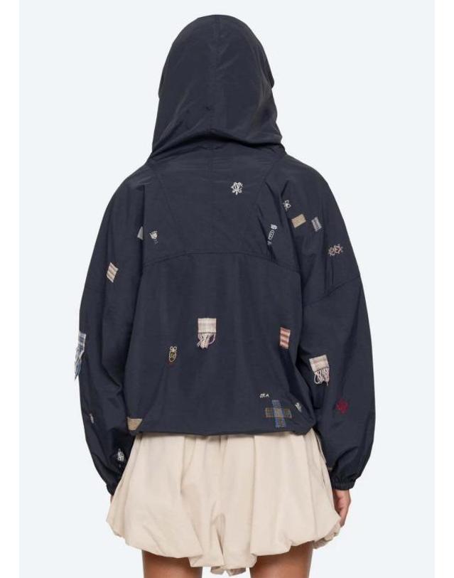 씨뉴욕 씨뉴욕 여성 Claira 윈드브레이커 RN148750 SS26 007 NAVY BPG 착용컷