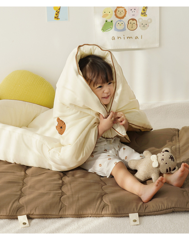 밤부베베 [밤부베베] 동물숲 분리형 낮잠이불 (사계절용) 착용컷