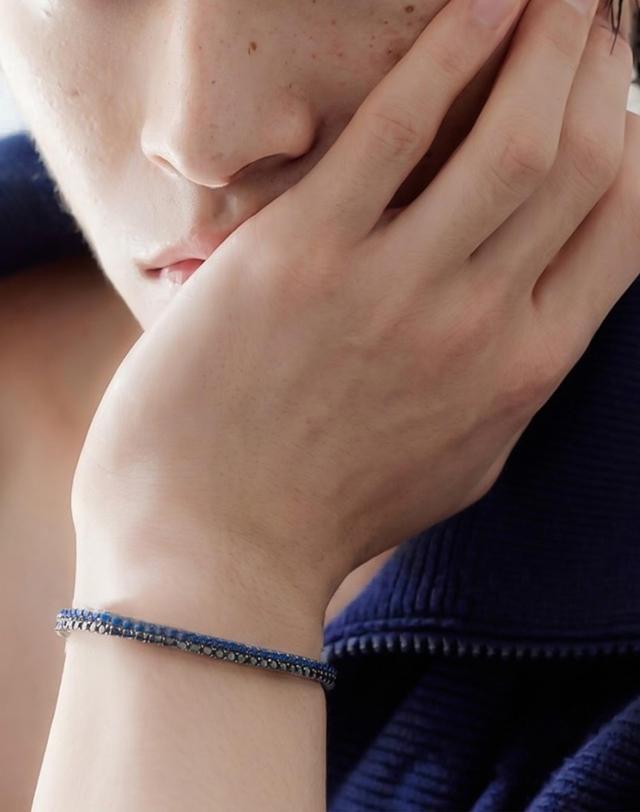 비긴스 [비긴스] 실버925 라린 더블 스파클링 팔찌 블루 블랙 착용컷