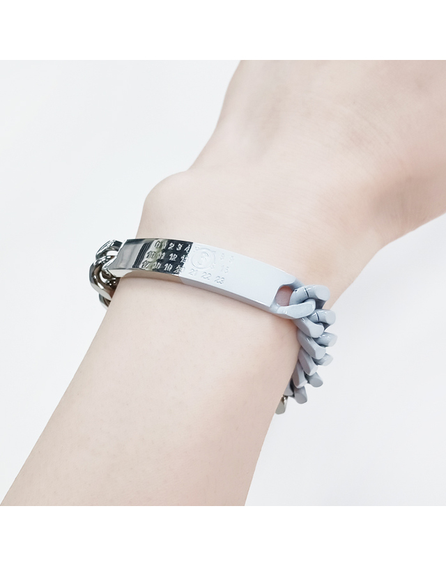 엠엠6 MM6메종마르지엘라 미니멀 로고 ID Tag curb 팔찌 SM6UY0049 P8339 971 착용컷