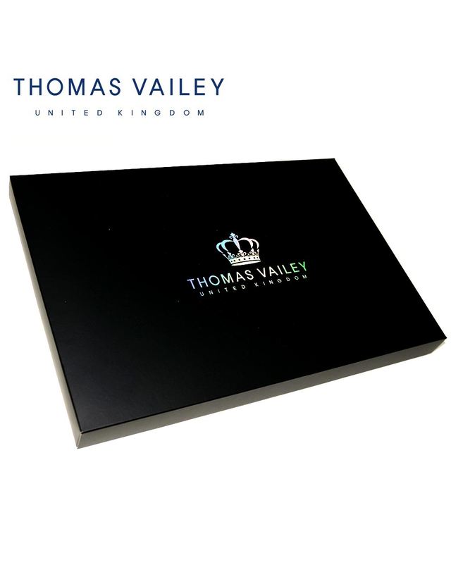 토마스베일리 [THOMAS VAILEY] 캐시미어 블렌드 울머플러 초크 스트라이프 다크그레이 착용컷