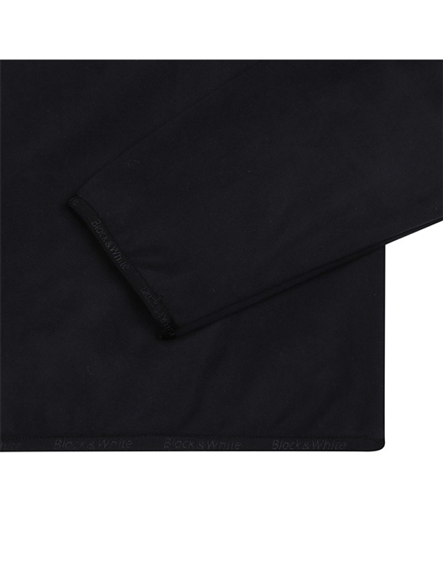 블랙앤화이트 [블랙앤화이트] 남성 우븐 배색 플리스 반집업 티셔츠 9124GXSP_BLACK 착용컷