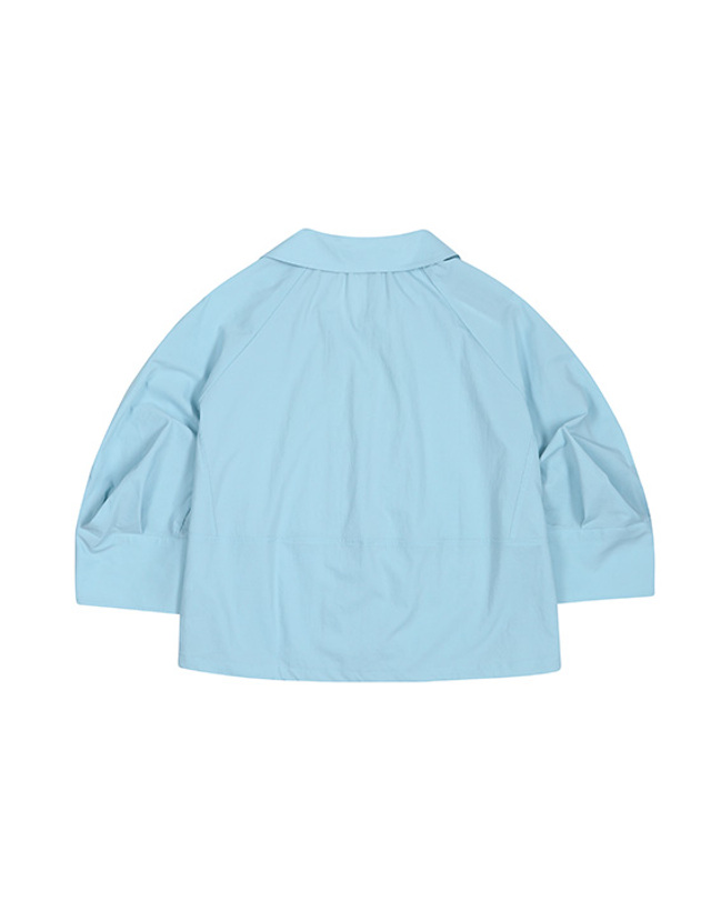 블랙앤화이트 [블랙앤화이트] 여성 오픈 카라 볼륨 소매 블라우스 6015LZUN_BLUE 착용컷