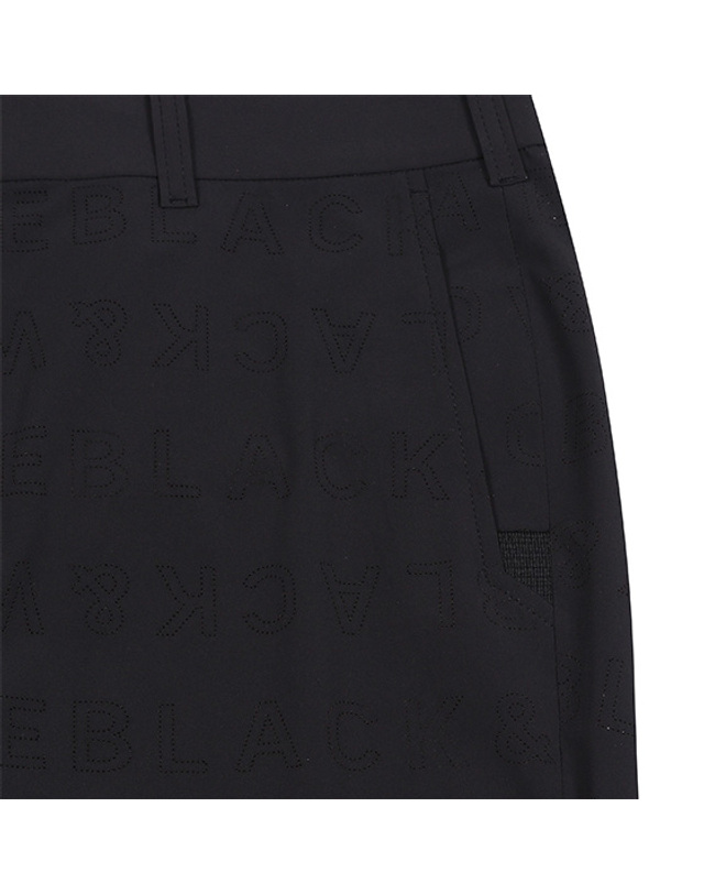 블랙앤화이트 [블랙앤화이트] 남성 로고 펀칭 팬츠 5125GZWP_BLACK 착용컷