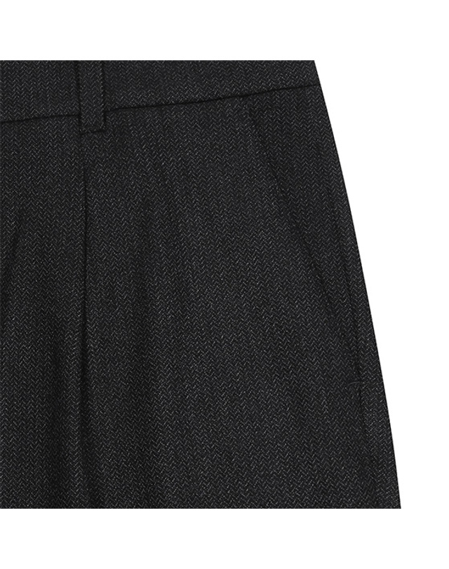 블랙앤화이트 [블랙앤화이트] 남성 헤링본 패턴 원턱 팬츠 5054GXWP_DARK GREY 착용컷