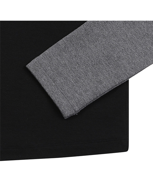 블랙앤화이트 [블랙앤화이트] 여성 소매배색 하이넥 티셔츠 9244LXSR_BLACK 착용컷