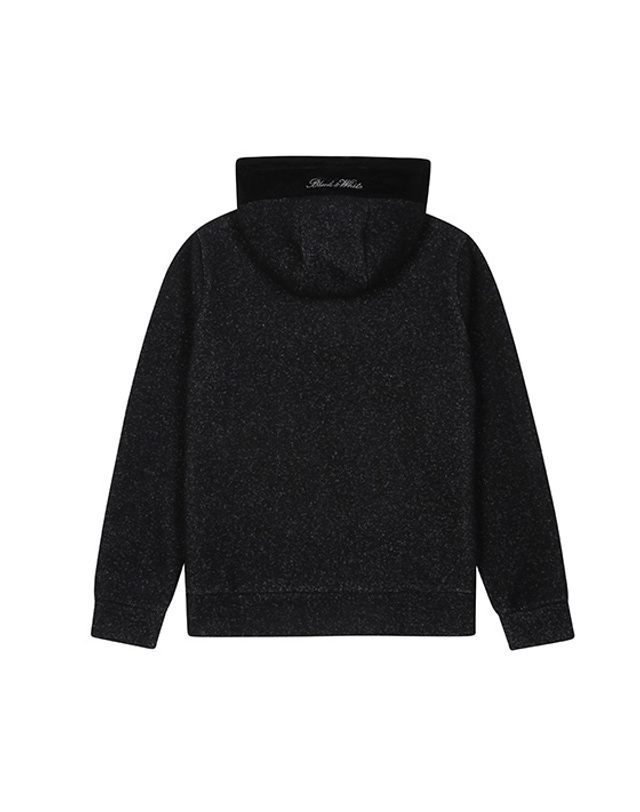 블랙앤화이트 [블랙앤화이트] 여성 우븐패치 후드 티셔츠 9424LXSP_BLACK 착용컷