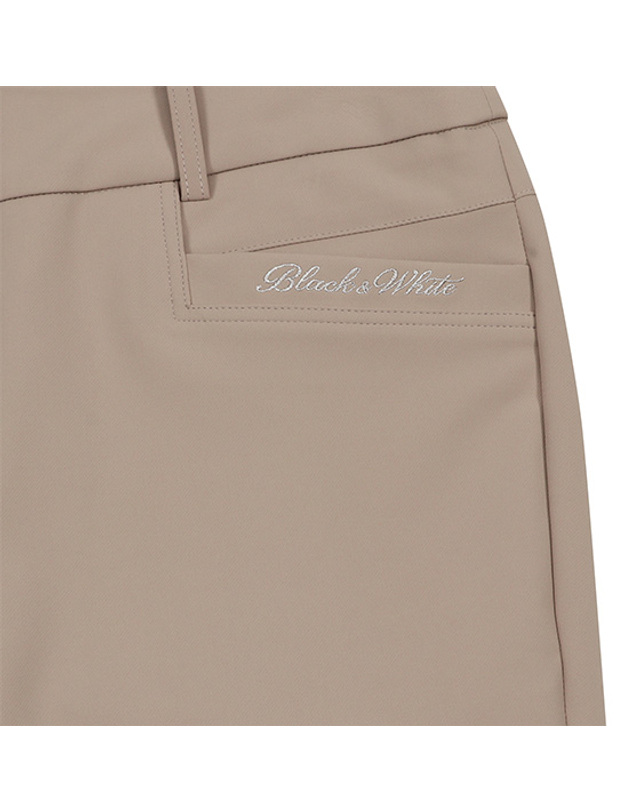 블랙앤화이트 [블랙앤화이트] 여성 슬림핏 카브라 팬츠 5005LBWN_BEIGE 착용컷