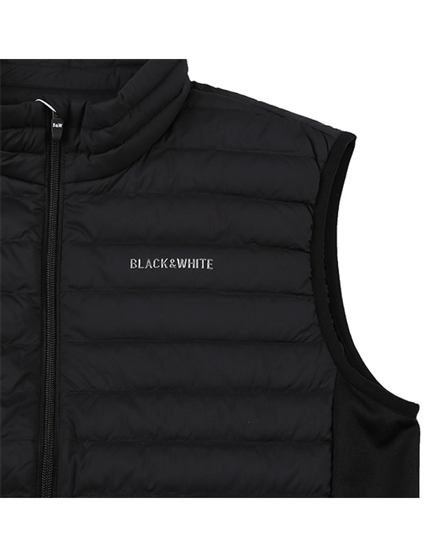 블랙앤화이트 [블랙앤화이트] 남성 패커블 라이트 다운 베스트 1055GXGG_BLACK 착용컷