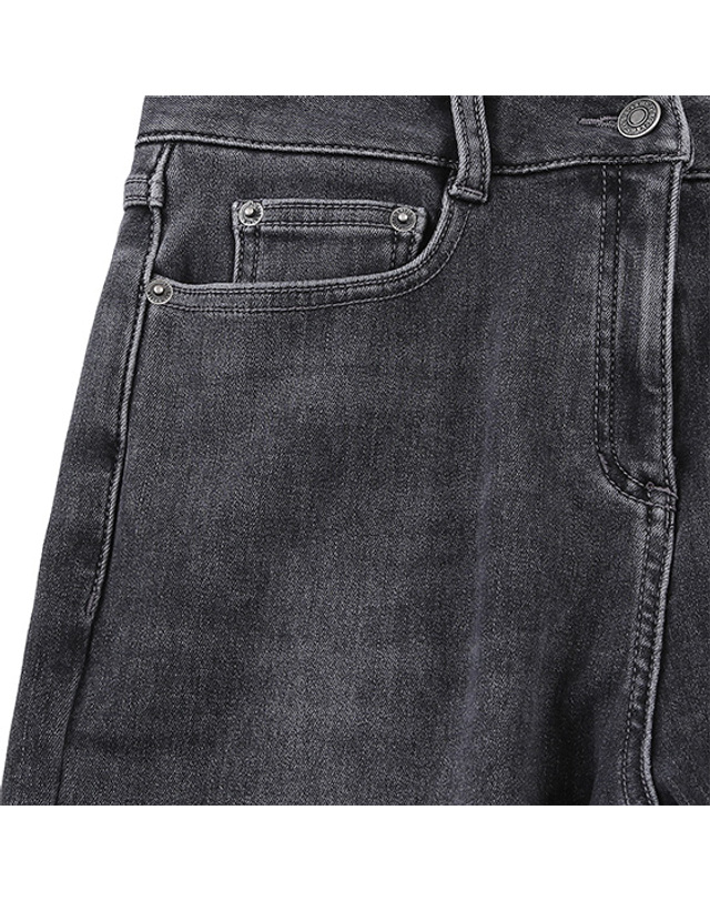 블랙앤화이트 [블랙앤화이트] 여성 핫픽스 자수 포켓 세미 와이드 데님 5415LBWD_GREY 착용컷