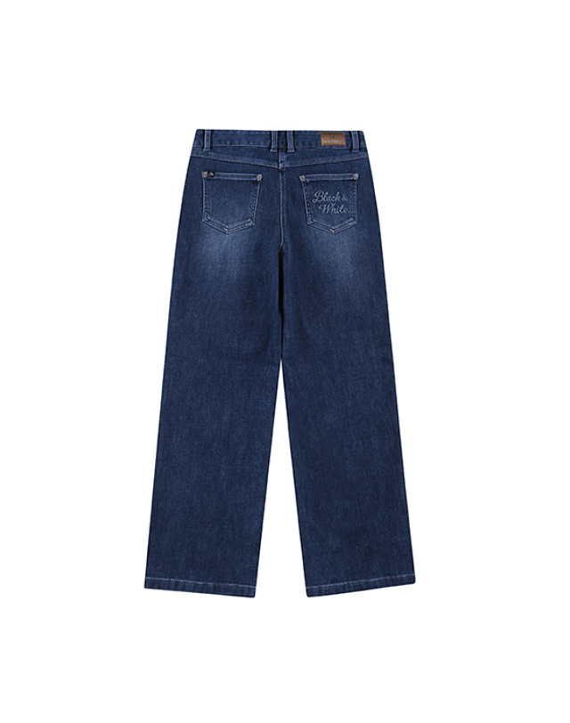 블랙앤화이트 [블랙앤화이트] 여성 핫픽스 자수 포켓 세미 와이드 데님 5415LBWD_NAVY 착용컷