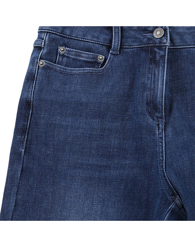 블랙앤화이트 [블랙앤화이트] 여성 핫픽스 자수 포켓 세미 와이드 데님 5415LBWD_NAVY 착용컷