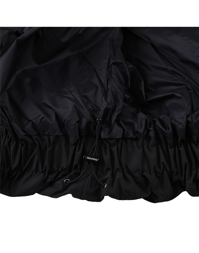 블랙앤화이트 [블랙앤화이트] 여성 펀칭 자수 오버핏 미들 다운 점퍼 1175LBWP_BLACK 착용컷