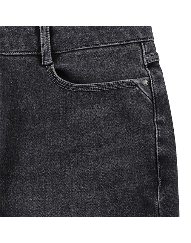 블랙앤화이트 [블랙앤화이트] 남성 볼륨 자수 본딩 데님 5415GBWD_GREY 착용컷