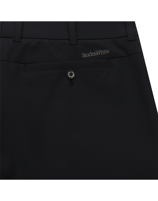 블랙앤화이트 [블랙앤화이트] 남성 가을 초두 기본바지 5063GXWN_BLACK 착용컷