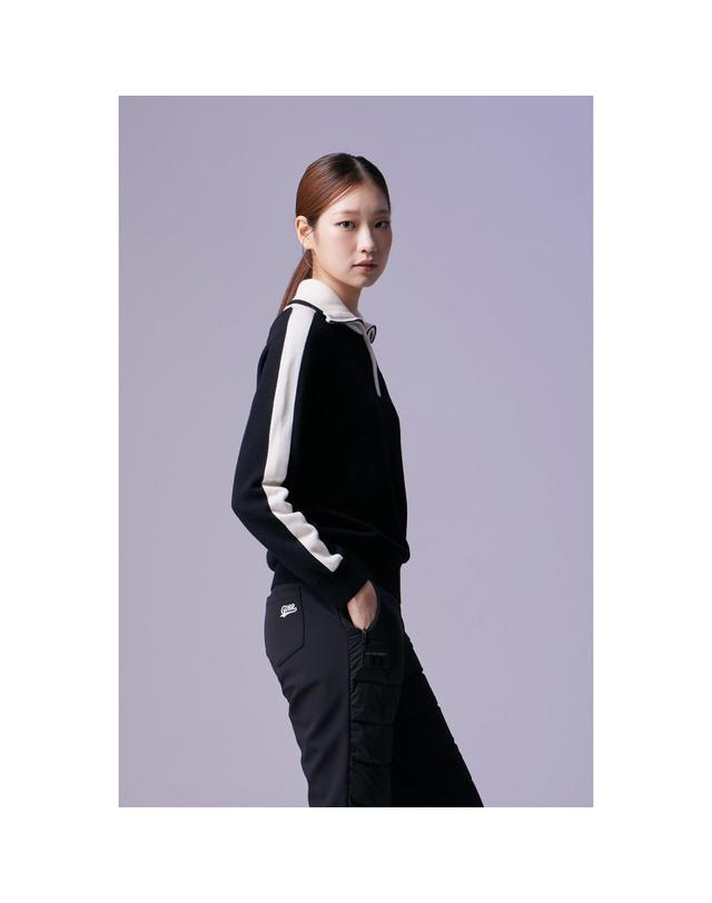 골든베어 (여성) Back Graphic Half Zip Sweater G5WAW26501BKX 착용컷