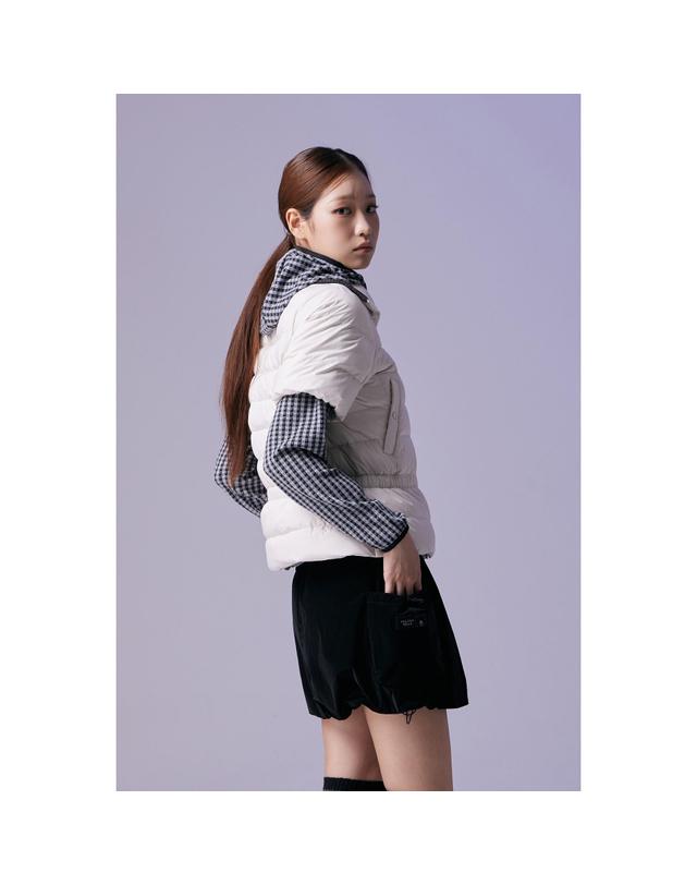 골든베어 (여성) Quilted Down Half Sleeve Jumper G5UAW26502IVX 착용컷