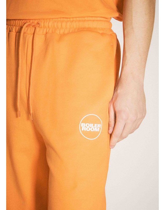 보일러 룸 [해외직구] 24 S/S 보일러 룸 로고 프린트 트랙 팬츠 AW23PT02ORA B0111453915 착용컷