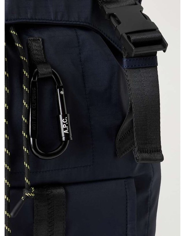 아페세 [해외직구] A.P.C 아페쎄 로고 립스탑 쉘 백팩 PAAFH-H62631 B0082193308 착용컷