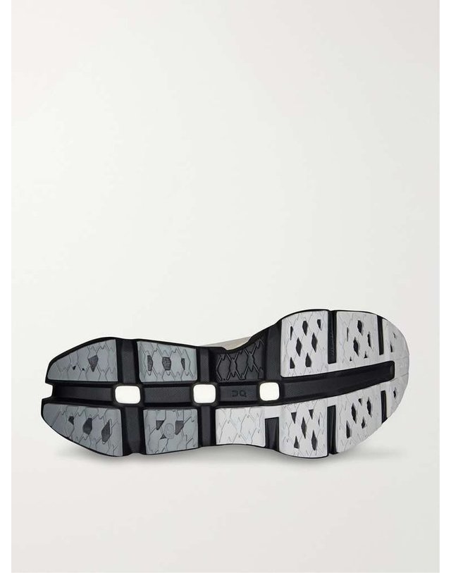 온 [해외직구] 온러닝 CLOUDMONSTER 3 하이퍼 LIGHTSPRAYTM 러닝 슈즈 3UG10014670 B0082367816 착용컷