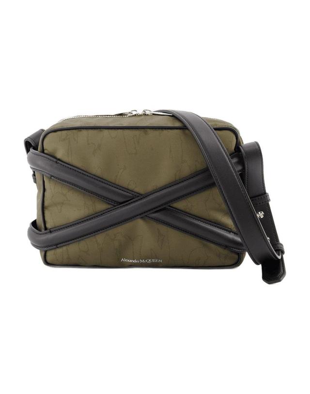 알렉산더맥퀸 [해외직구] 24 S/S 알렉산더 맥퀸 하니스 카메라 백 ALEXANDER MCQUEEN 나일론 카키 7262921AAQ02670 B0731435217 착용컷