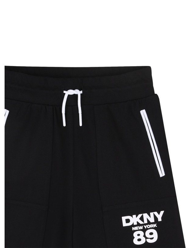 디케이앤와이 [해외직구] 26 S/S DKNY 버뮤다 콘 로고 (KIDS 상품) D62530K_09B B0042022881 착용컷