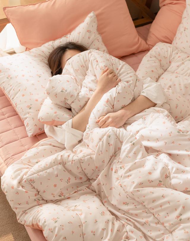 아르페지오베이직 [25FW/국내생산] 코지블루밍 먼지없는 옥수수솜 차렵이불(베개/패드세트) 5종택1 착용컷