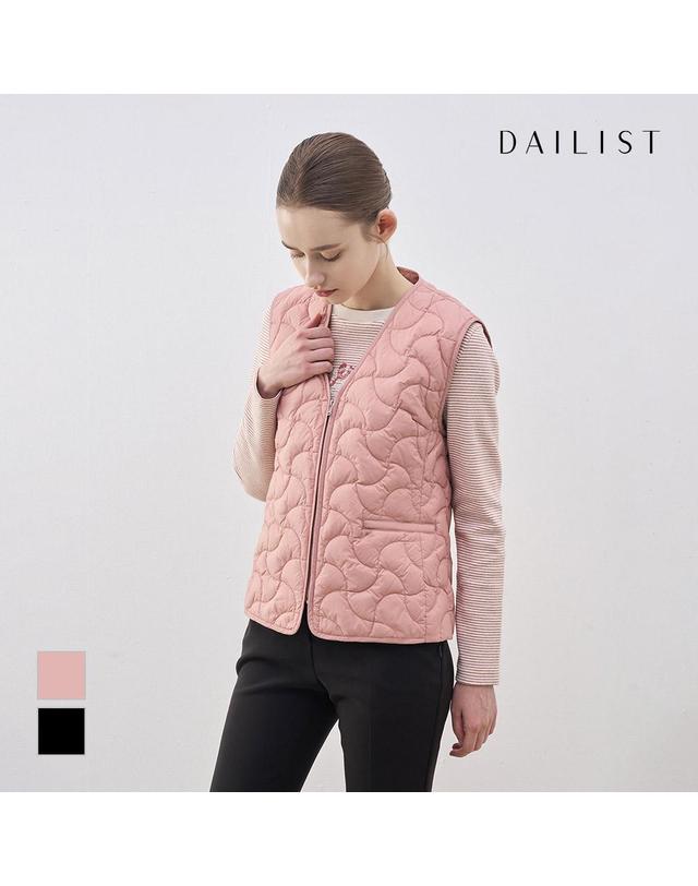 데일리스트_신상 [26 신상] 브이넥 집업 패딩 베스트_DLXQC26W8201 착용컷