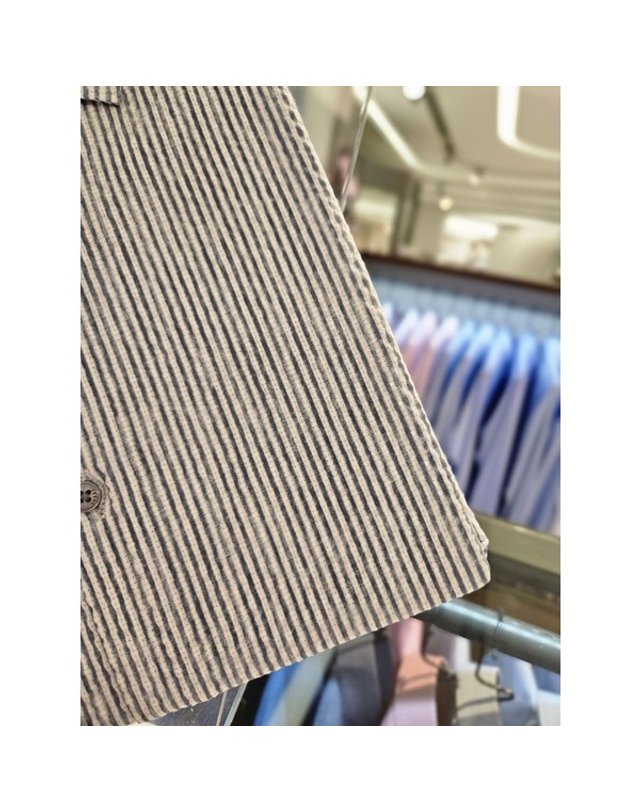 예작셔츠_ [갤러리아] 예작 여름 시어서커 스트라이프 패턴 그레이 슬림핏 반소매 YJFMIS444GY 착용컷