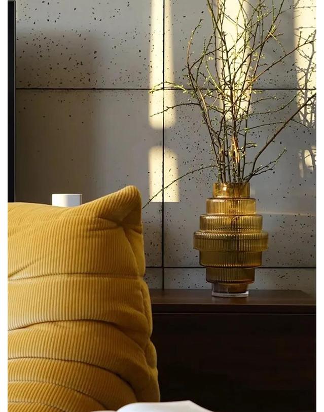 폴스포텐 STEPS VASE Small size_Ochre 착용컷
