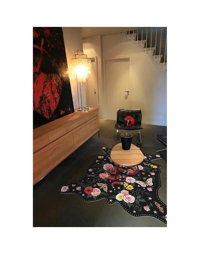 포드바쉐 Carpet Black snake_148 X 187 cm 착용컷
