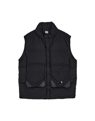 [CP컴퍼니] FW25 남성 에코크롬 R 패딩 조끼 19CMVE028A 006369M 999