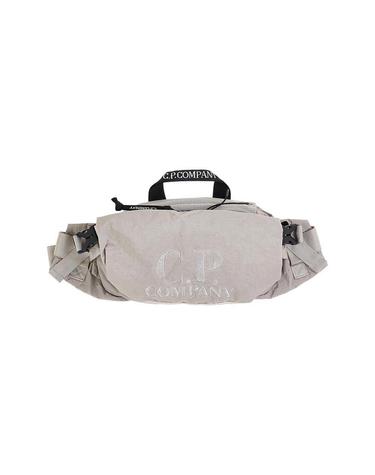 [CP컴퍼니] FW25 남성 페이퍼 터치 슬링백 19CMAC194A 110188G 331