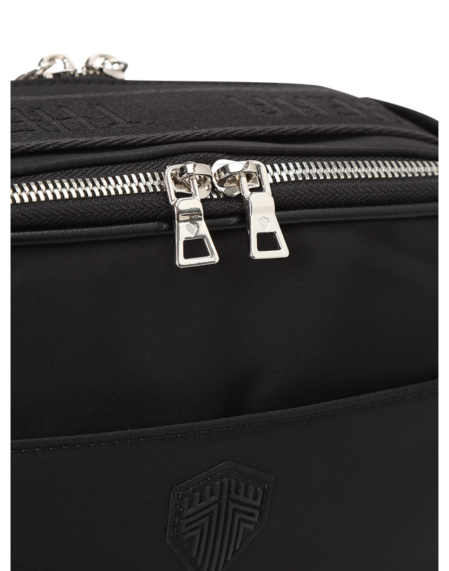 더 시에나 라이프 Siena Essential Pouch_PZBA5Z0102_BK 착용컷