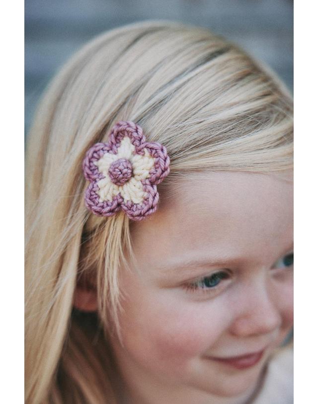 미샤앤퍼프 미샤앤퍼프 26FW 키즈 헤어핀 세트 MEDIUM FLOWER CLIP SET K1045F26-1AA 크림 착용컷