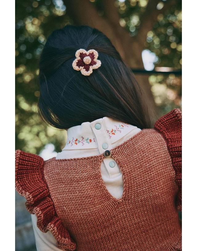 미샤앤퍼프 미샤앤퍼프 26FW 키즈 헤어핀 세트 MEDIUM FLOWER CLIP SET K1045F26-01A 크림 착용컷