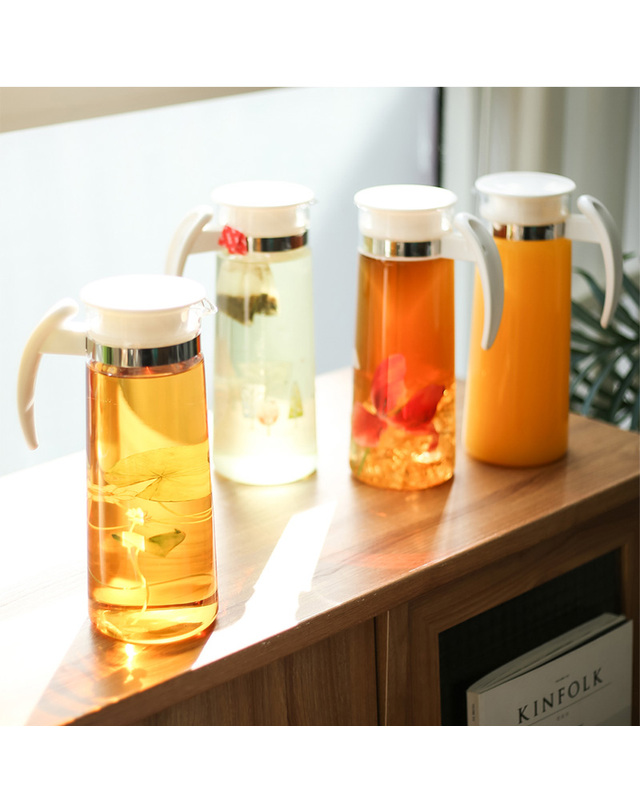 스위스밀리터리 시맥스 내열 유리 물통 피오니아 냉장고 물병 1400ml 착용컷