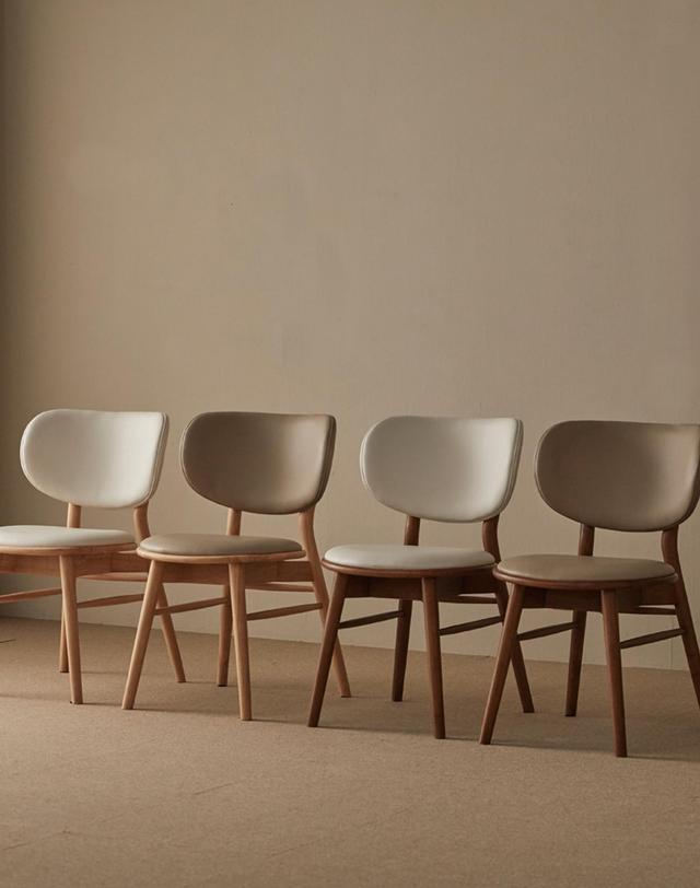 라움에스알 라움에스알 카이 쿠션 원목체어 인테리어 카페의자 착용컷
