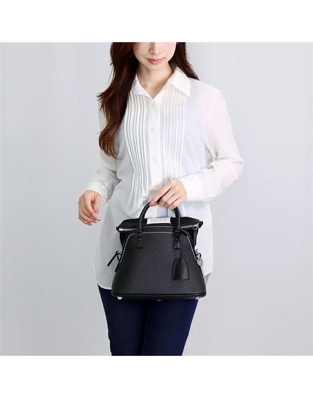 메종 마르지엘라 [밀라코/당일발송] 메종 마르지엘라 5AC 미니 숄더백 블랙 S56WG0082 P4455 T8013 착용컷
