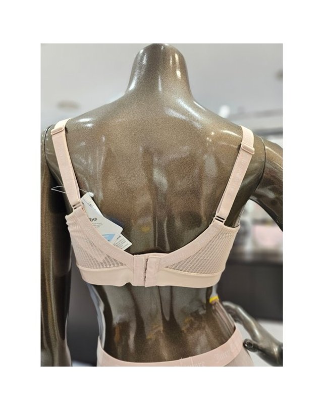 원더브라 wonderbra [갤러리아] 샌드베이지 밴드프리 쥬시쿠뛰르 노와이어브라 JCWBR3N07T 착용컷