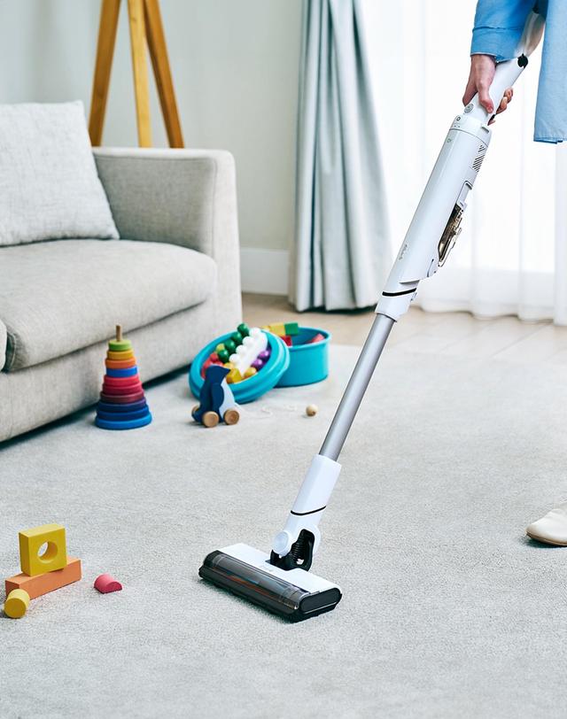 샤크 샤크 에보 파워 시스템 FIT+ 무선청소기 LC150KRBL 착용컷