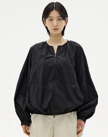 로고 와펜 볼륨 셔링 바람막이 [BLACK]
