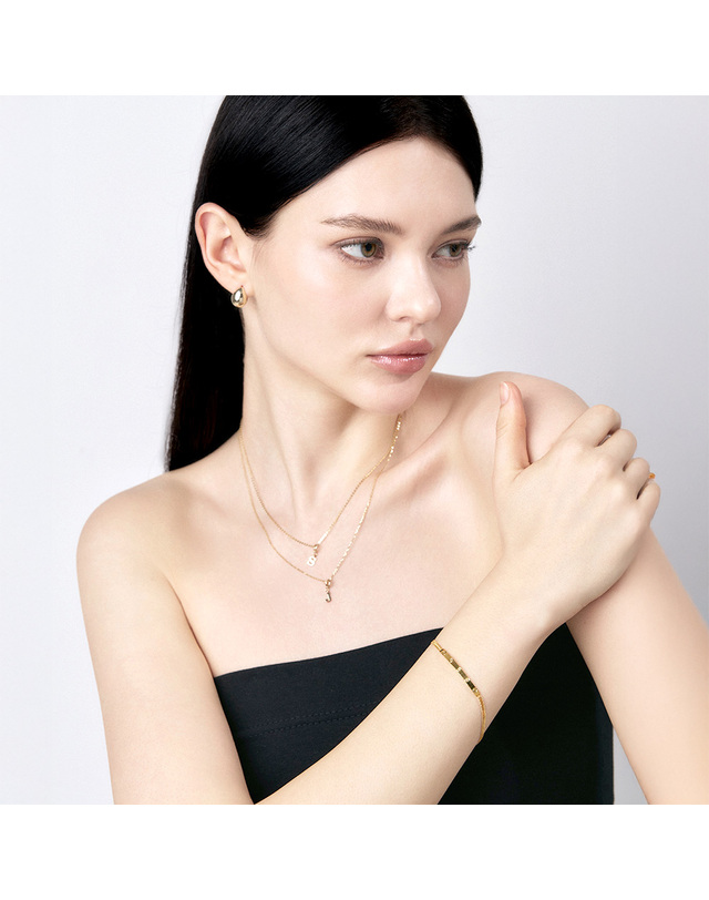 모아르 [모아르] 18K 루 도르 스틱 팔찌 착용컷