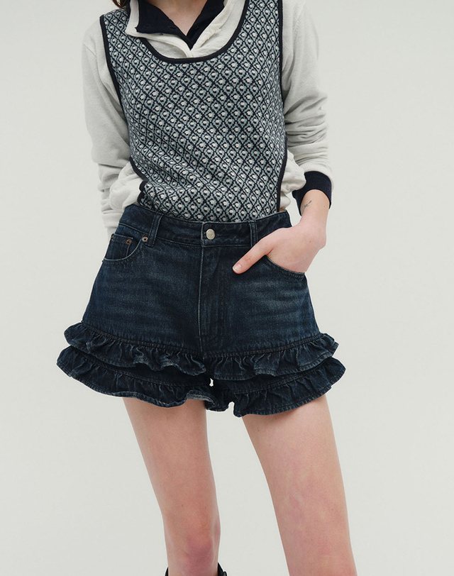 솔티페블 FRILL FLARE DENIM SHORTS [BLUE] 블루 착용컷