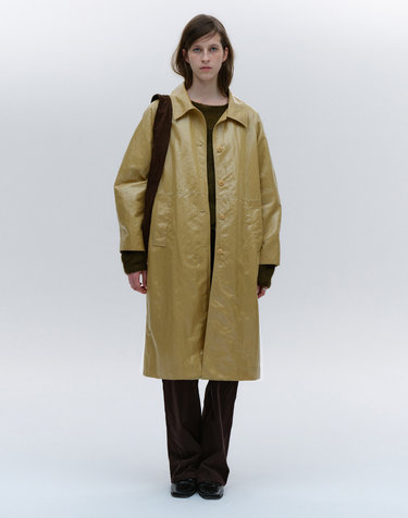 GLOSSY TRENCH COAT [BEIGE]
