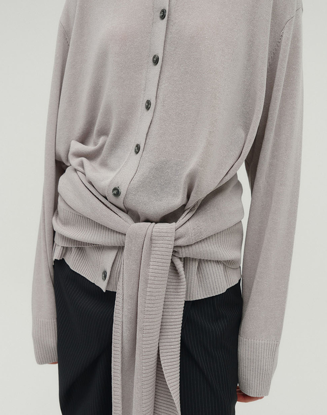 솔티페블 TIED STRAP LINEN CARDIGAN [GREY] 그레이 착용컷