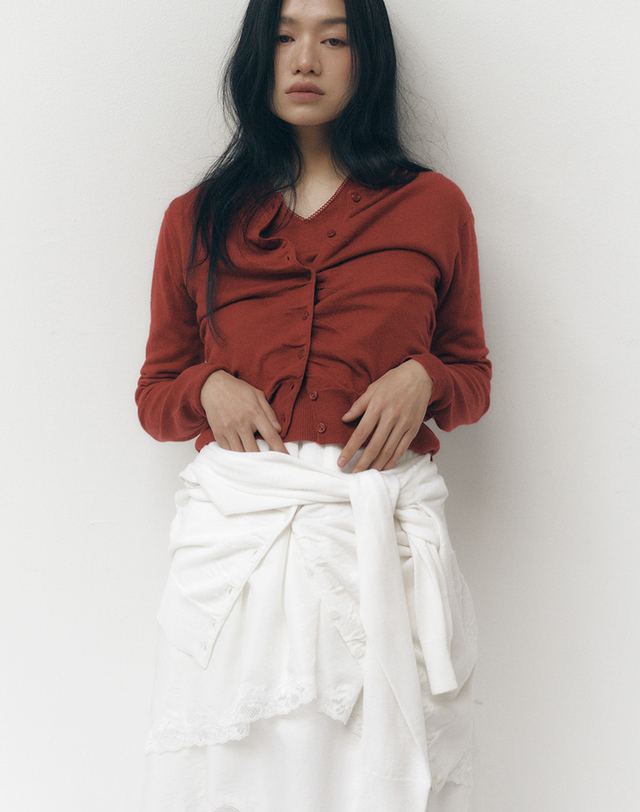 솔티페블 SHIRRING CARDIGAN [BRICK] 레드 착용컷