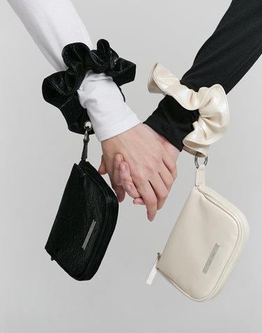 SCRUNCHIE MINI BAG [IVORY]