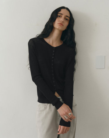 로우타이드 RIBBED BUTTON CARDIGAN [BLACK]