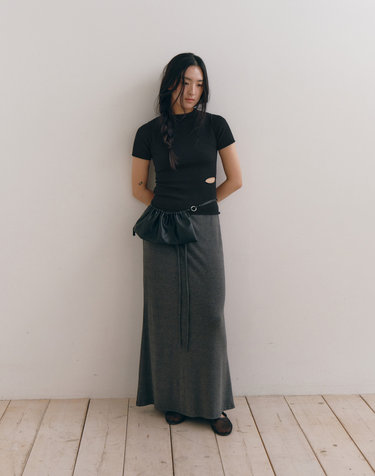 SLIT TURTLENECK KNIT [BLACK]